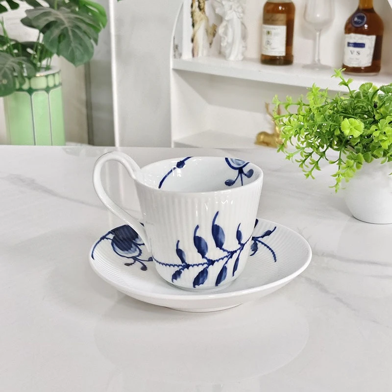 Coffee Tea Love - Ensemble tasse et soucoupe en porcelaine
